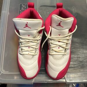 No scratches only needs shoe laces clean